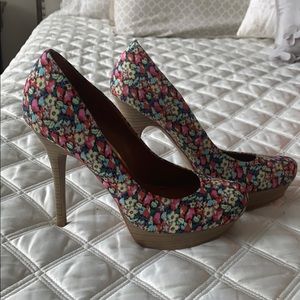 Jessica Simpson Flower Print Platforms!